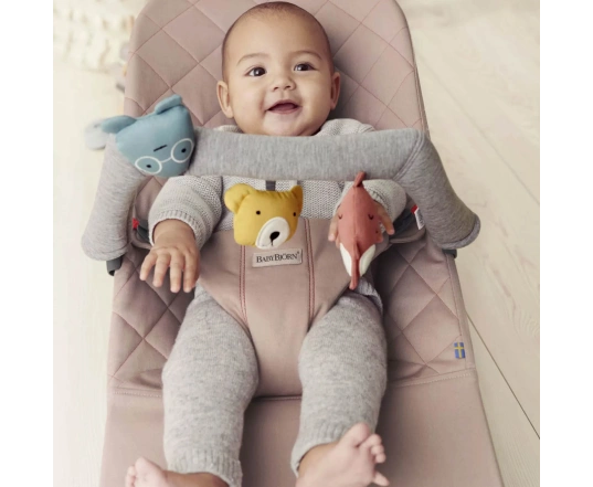 Дуга з мягкими играшками до шезлонгу-качалке BabyBjörn - 3D Jersey