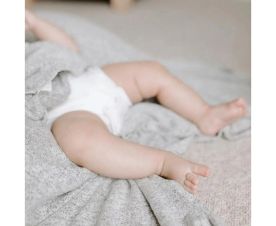 Подарунковий набір Aden + Anais пелюшка з трикотажного мусліну + шапочка heather grey