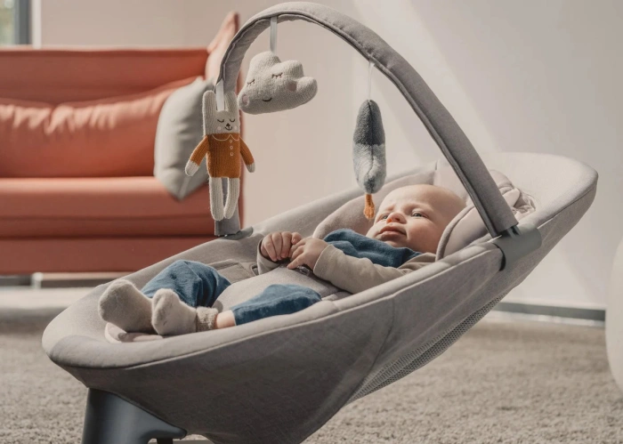 Купить Шезлонг - качалка Nuna Leaf Grow с игрушечной дугой Peach, персиковый с доставкой по Украине | KIDSLINE-48 - изображение