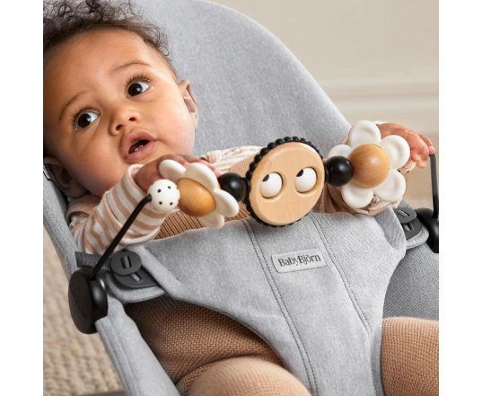 Дуга с играшками до шезлонгу-качалки BabyBjörn - Черно-белый