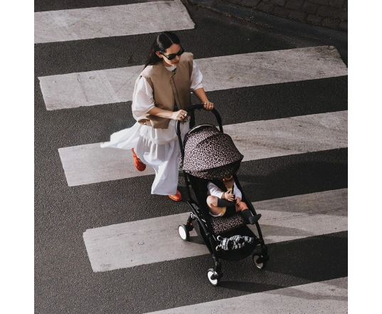 Прогулянкова коляска Stokke YOYO³ з 6 місяців Leopard (шасі White)