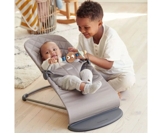 Дуга с играшками до шезлонгу-качалки BabyBjörn - Multicolor Pastel