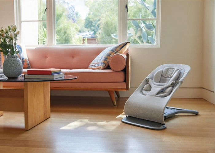 Купити Крісло-шезлонг Ergobaby Evolve - Світло-сірий з доставкою по Україні | KIDSLINE-38 - зображення