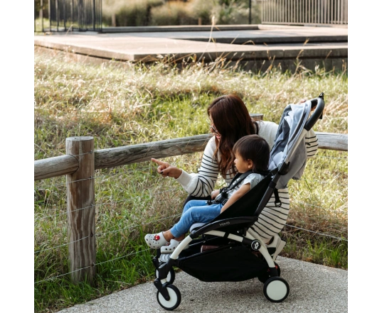 Прогулянкова коляска Stokke YOYO³ з 6 місяців Stone  (шасі White)