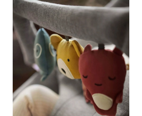 Дуга з мягкими играшками до шезлонгу-качалке BabyBjörn - 3D Jersey