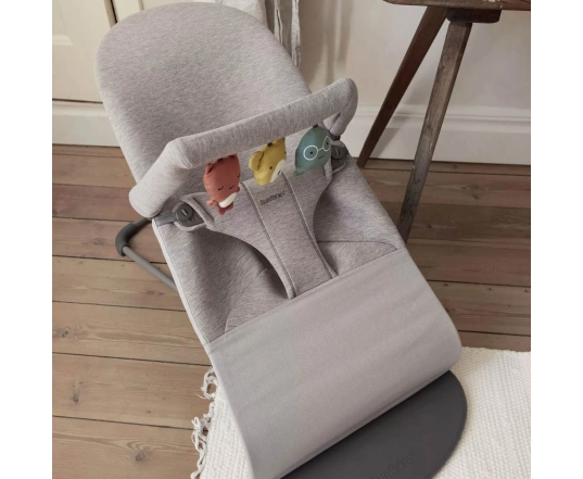 Дуга з мягкими играшками до шезлонгу-качалке BabyBjörn - 3D Jersey
