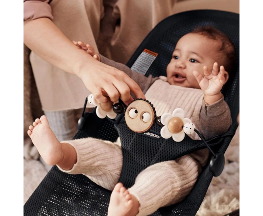 Дуга с играшками до шезлонгу-качалки BabyBjörn - Черно-белый