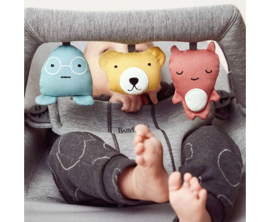 Дуга з мягкими играшками до шезлонгу-качалке BabyBjörn - 3D Jersey